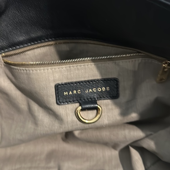 Marc Jacobs black leather Carla handbag with gold-colored hardware - Picture 9 of 10